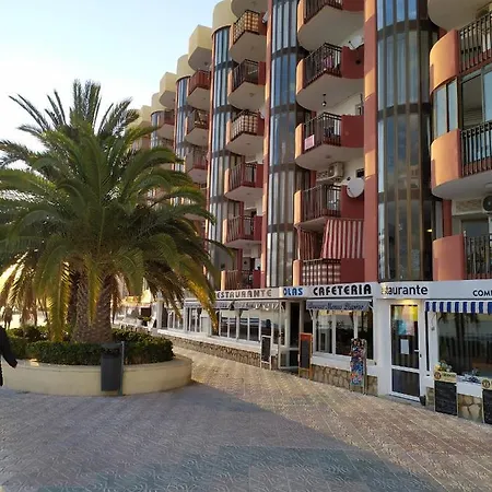 Primera Linea De Playa Con Garaje דירה