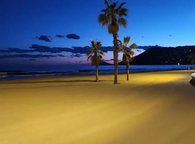 Primera Linea De Playa Con Garaje Apartment