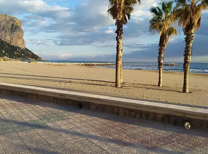 Primera Linea De Playa Con Garaje 아파트